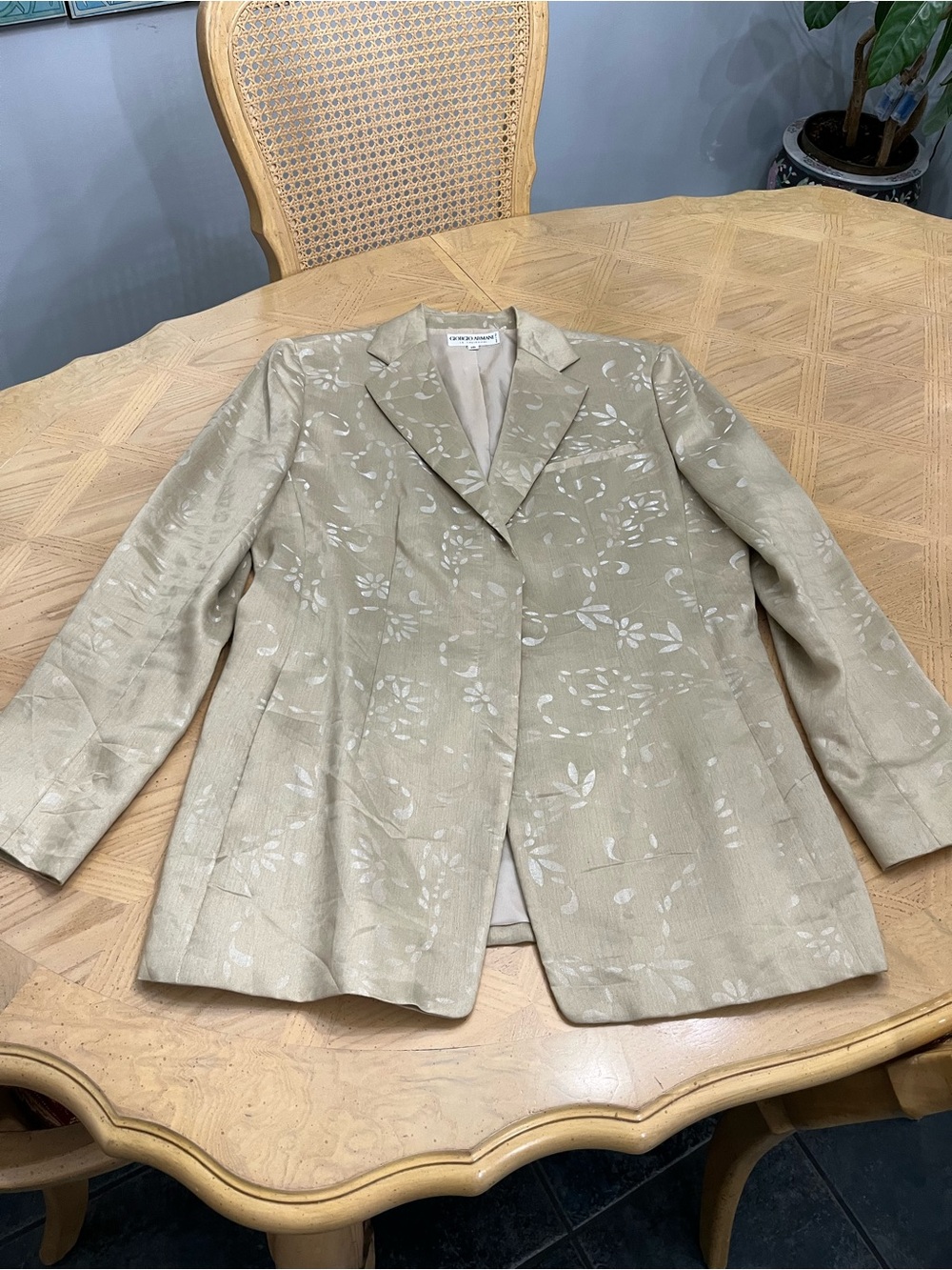 Giorgio Armani Women’s Size 10 Gold Floral Embossed Linen Blend Jacket Bkazer